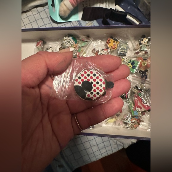 New 55+ Pc Disneyland & Mickey Mouse & Other Cartoon Character Pins Assorted Lot - Picture 9 of 11